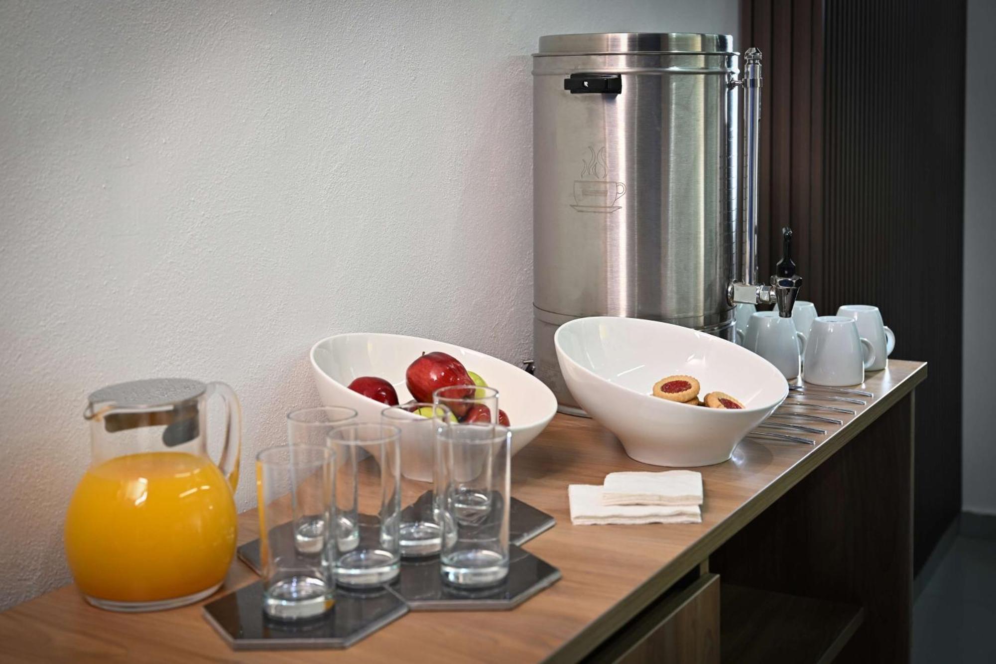 Vista Express Guadalajara Expo Surestay Collection By BW ซาโปปัน ภายนอก รูปภาพ